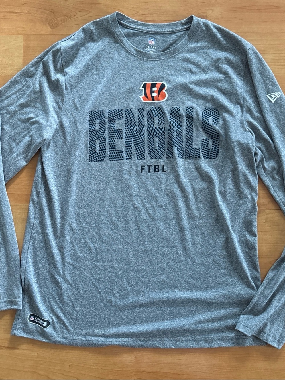 Cincinnati Bengals Mens Lg Gray Logo Graphic NFL Team Apparel Long-Sleeved Shirt